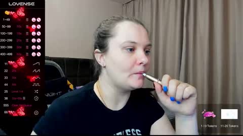 Snapshot of alanabrox chatting on 12/21/25, 03:24 Julia online show from 12/21/25, 03:24