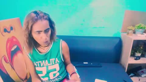 alanadelray online show from 01/11/25, 06:45