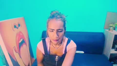 alanadelray online show from 01/12/25, 07:32