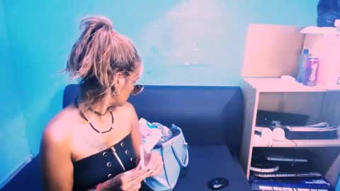alanadelray online show from 03/12/25, 02:45
