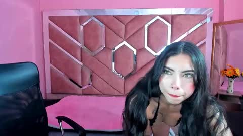 Snapshot of alanahott_ chatting on 09/23/25, 03:42 Alana hot online show from 09/23/25, 03:42