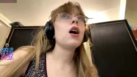 Stella online show from 09/29/25, 05:18