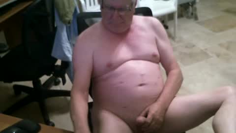 Snapshot of alanlee10allen chatting on 07/13/26, 12:19 Alanlee10allen online show from 07/13/26, 12:19