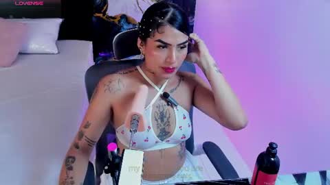Snapshot of alanna_wild chatting on 06/18/26, 06:01 Alana online show from 06/18/26, 06:01