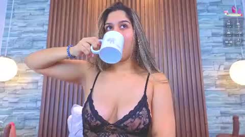 Snapshot of alannavidal chatting on 07/08/26, 01:32 alannavidal online show from 07/08/26, 01:32