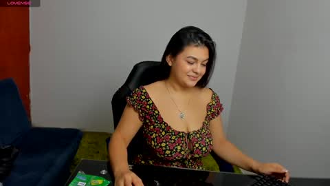 Snapshot of alayasmile chatting on 02/05/25, 10:19 Alaya online show from 02/05/25, 10:19