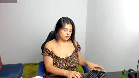 Snapshot of alayasmile chatting on 03/07/25, 01:20 Alaya online show from 03/07/25, 01:20