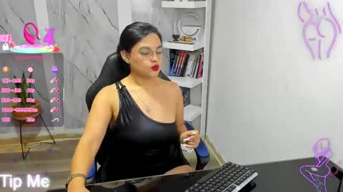 Snapshot of alayasmile chatting on 10/02/25, 03:13 Alaya online show from 10/02/25, 03:13