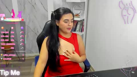 Snapshot of alayasmile chatting on 10/07/25, 05:48 Alaya online show from 10/07/25, 05:48