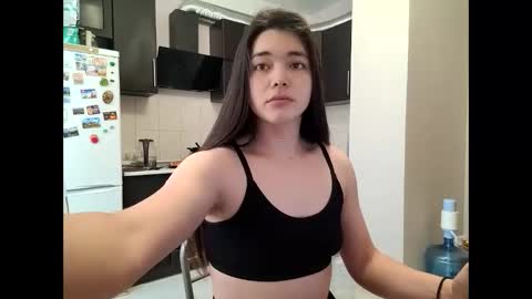 Snapshot of albi_sunny chatting on 12/17/25, 09:26 Albi online show from 12/17/25, 09:26