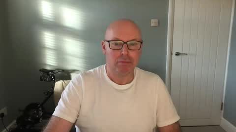 Snapshot of alc300170 chatting on 11/12/25, 08:48 alc300170 online show from 11/12/25, 08:48