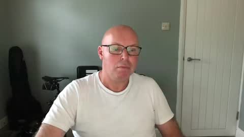 Snapshot of alc300170 chatting on 06/22/26, 08:00 alc300170 online show from 06/22/26, 08:00