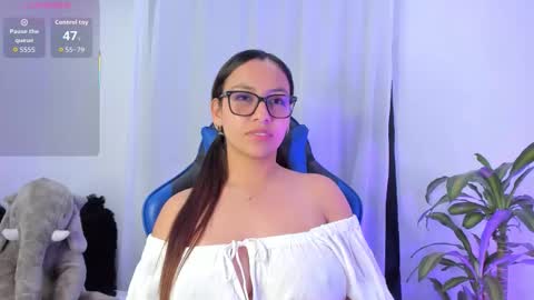 Snapshot of aleaa_ chatting on 10/17/25, 03:42 aleaa  online show from 10/17/25, 03:42