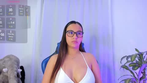 Snapshot of aleaa_ chatting on 10/19/25, 11:27 aleaa  online show from 10/19/25, 11:27