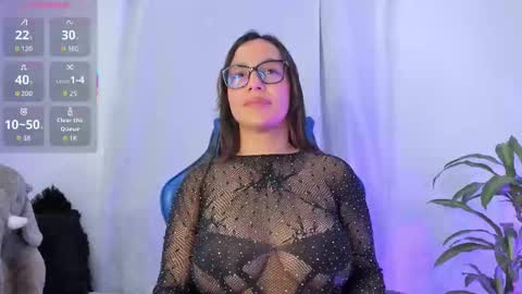 Snapshot of aleaa_ chatting on 10/22/25, 11:04 aleaa  online show from 10/22/25, 11:04