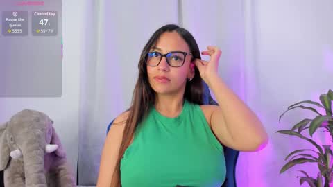 Snapshot of aleaa_ chatting on 10/24/25, 12:52 aleaa  online show from 10/24/25, 12:52