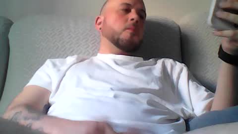 Snapshot of aleeexxxx4u chatting on 06/16/26, 08:39 aleeexxxx4u online show from 06/16/26, 08:39