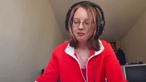 Snapshot of aleishaotinger chatting on 05/18/26, 12:22 Ale online show from 05/18/26, 12:22