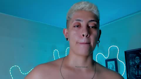 Alejandra online show from 05/25/26, 07:36