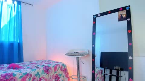 Alejandra Arango online show from 04/12/26, 09:20