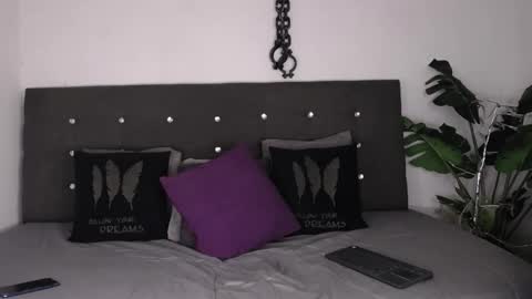 Alejandra online show from 11/26/25, 11:11