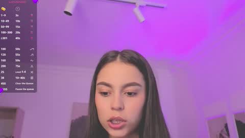 Alejandra online show from 11/18/25, 11:47