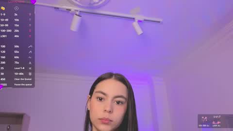 Alejandra online show from 04/15/26, 11:28