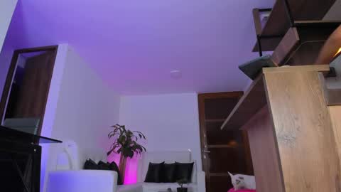 A L E J A N D R A online show from 01/25/25, 02:37