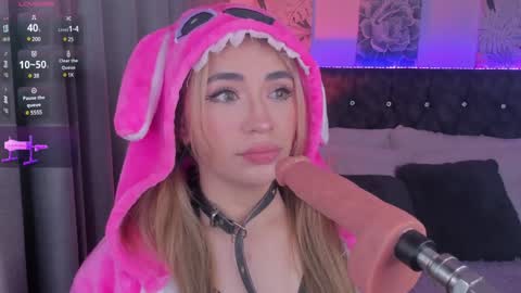 Snapshot of alejamillan1 chatting on 12/19/24, 05:51   night GTM -5 online show from 12/19/24, 05:51