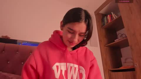 alejandraaa_ online show from 10/30/25, 03:41
