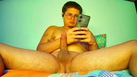 Snapshot of alejandro_b0y chatting on 02/28/25, 06:10 Alejandro online show from 02/28/25, 06:10