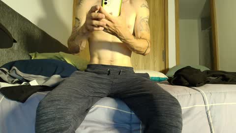 Snapshot of alejandro_bigcock chatting on 01/30/25, 04:48 Alejandro Hernndez online show from 01/30/25, 04:48