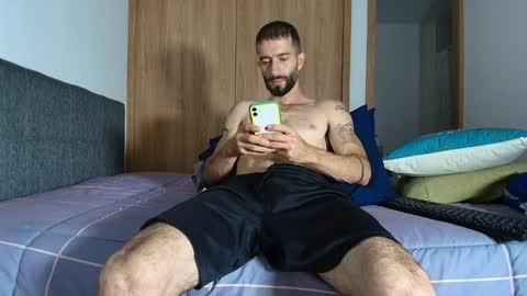 Snapshot of alejandro_bigcock chatting on 01/31/25, 03:52 Alejandro Hernndez online show from 01/31/25, 03:52