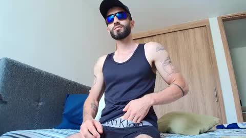 Snapshot of alejandro_bigcock chatting on 02/16/25, 04:42 Alejandro Hernndez online show from 02/16/25, 04:42