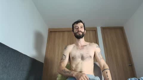 Snapshot of alejandro_bigcock chatting on 09/24/25, 02:59 Alejandro Hernndez online show from 09/24/25, 02:59