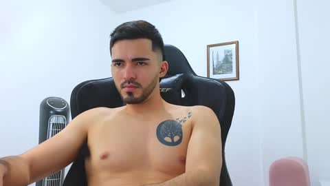 alejandroo_7 online show from 01/02/25, 01:27