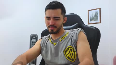 alejandroo_7 online show from 01/08/25, 08:39