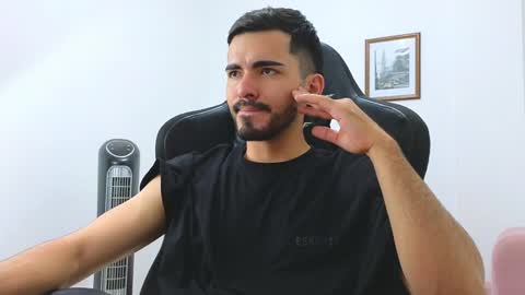 alejandroo_7 online show from 01/10/25, 12:38