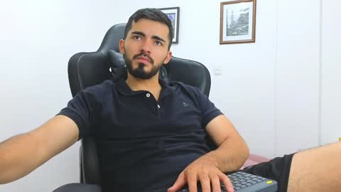 alejandroo_7 online show from 02/05/25, 11:17