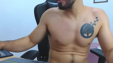 alejandroo_7 online show from 03/10/25, 11:16