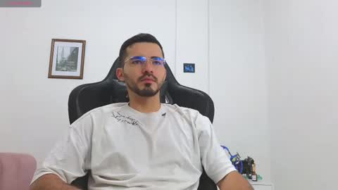 alejandroo_7 online show from 10/25/25, 04:13