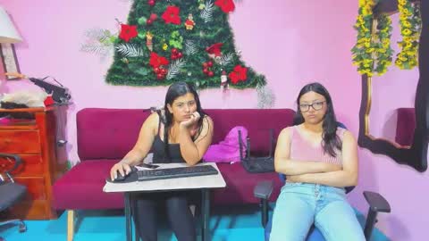 Snapshot of alejita_smithh chatting on 01/13/26, 12:21 zoe and Kataleya online show from 01/13/26, 12:21