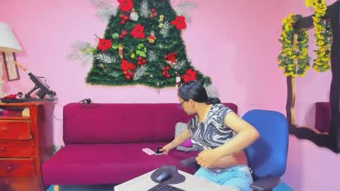 Snapshot of alejita_smithh chatting on 01/19/26, 12:20 zoe and Kataleya online show from 01/19/26, 12:20
