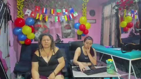 Snapshot of alejita_smithh chatting on 06/16/26, 01:36 zoe and Kataleya online show from 06/16/26, 01:36