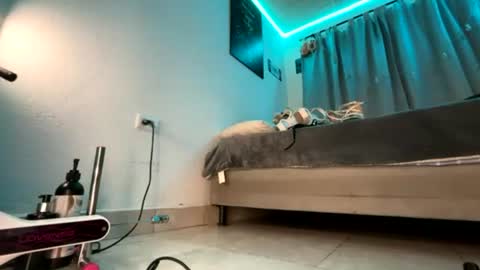Snapshot of alejo_cute chatting on 07/16/26, 01:50 alejo_cute online show from 07/16/26, 01:50