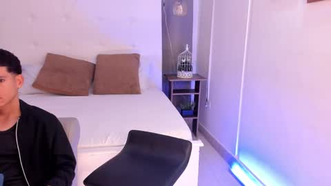 Snapshot of alejo_exotic chatting on 05/19/26, 12:22 alejo_exotic online show from 05/19/26, 12:22