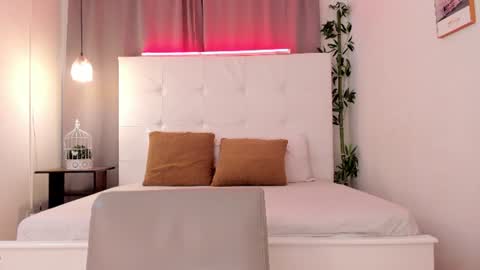 Snapshot of alejo_exotic chatting on 06/15/26, 01:13 alejo_exotic online show from 06/15/26, 01:13