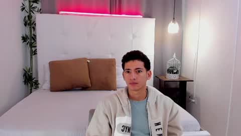 Snapshot of alejo_exotic chatting on 06/17/26, 12:18 alejo_exotic online show from 06/17/26, 12:18