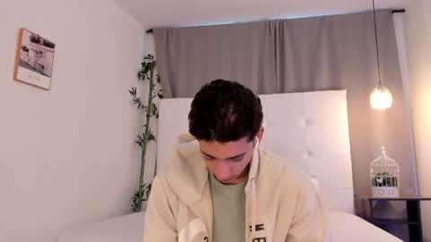 Snapshot of alejo_exotic chatting on 06/25/26, 12:20 alejo_exotic online show from 06/25/26, 12:20