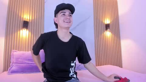 Snapshot of alejo_gray1 chatting on 11/05/25, 03:06 alejo_gray1 online show from 11/05/25, 03:06